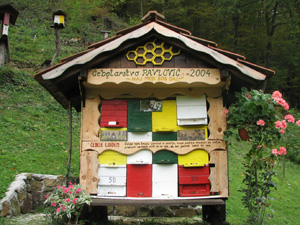 Majhen paviljonček za oglede